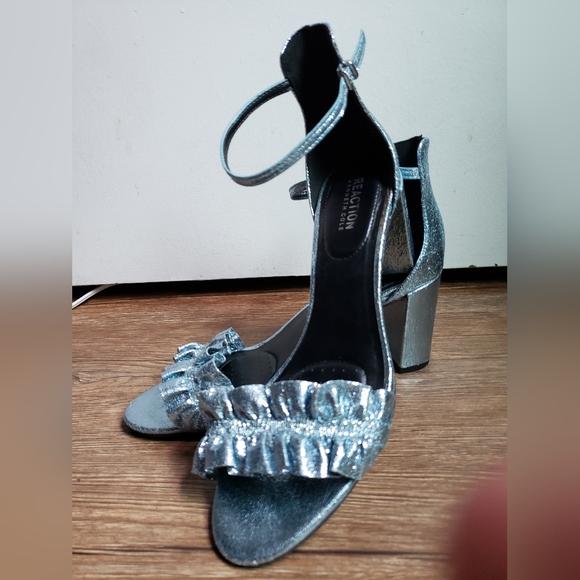 NWOT Kenneth Cole ruffled blue sparkle heels - Picture 10 of 16